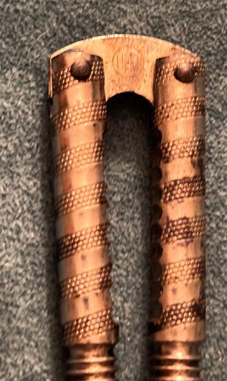 2 Cascanueces Antiguos Metálicos