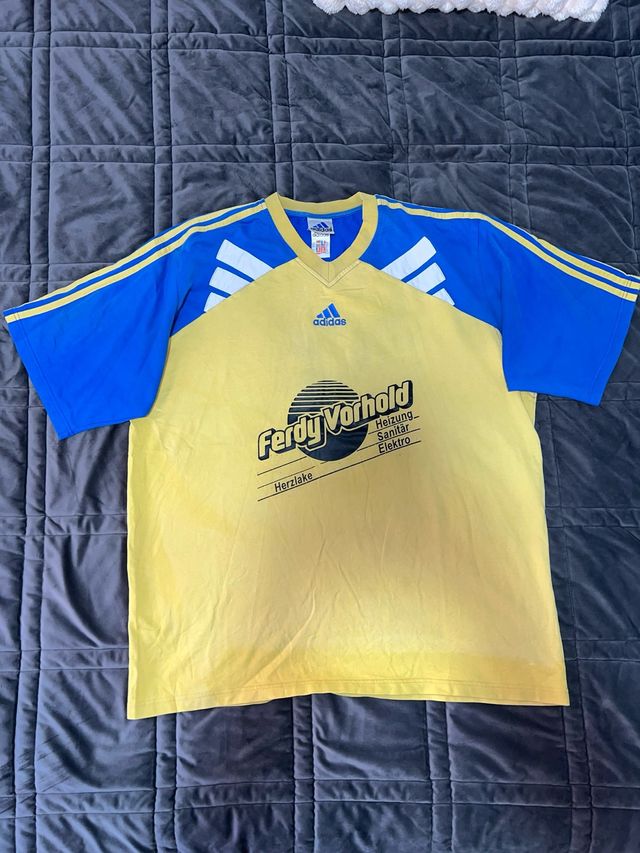 Camiseta Adidas Vintage Azul y Amarillo