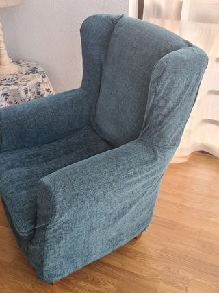 Sillón de tela azul grisáceo