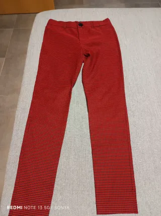 Pantalón Zara cuadros rojo talla L