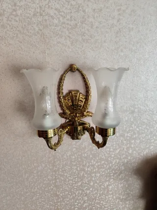 Lámpara de pared dorada doble
2 Uds
10€ unidad