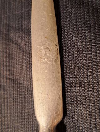 Taglia carte che riproduce elica Savoia Marchetti