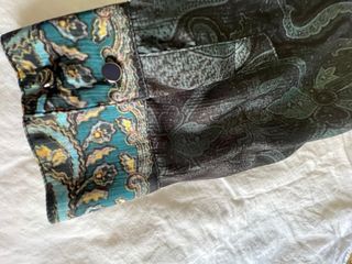 Blusa de raso estampada multicolor