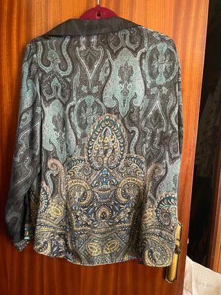 Blusa de raso estampada multicolor
