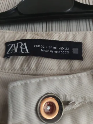 Pantalón vaquero Zara beige