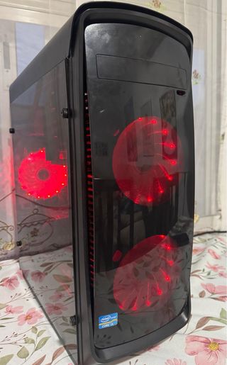 Torre PC, Monitor, Teclado y Ratón Gamer