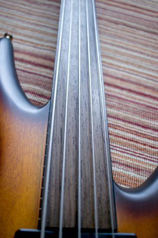 Bajo Ibanez SRF705-BBF Fretless 5 cuerdas
