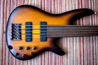 Bajo Ibanez SRF705-BBF Fretless 5 cuerdas
