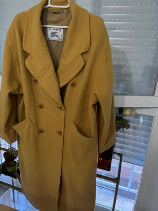 Abrigo Burberry Mostaza Talla L/XL