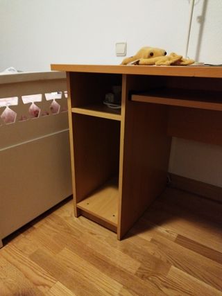 Mesa de escritorio de madera