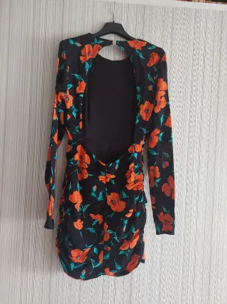 Vestido Zara floral negro y naranja