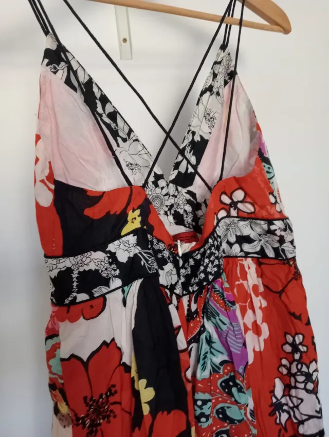 Vestido estampado floral con lentejuelas