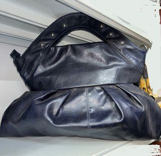 Bolso vintage azul con tachuelas