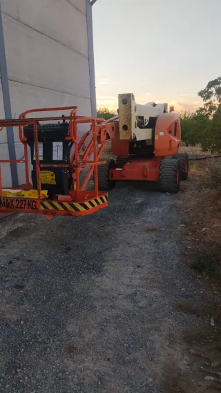 Plataforma Elevadora Articulada. 16 metros.