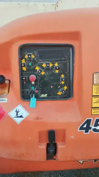 Plataforma Elevadora Articulada. 16 metros.