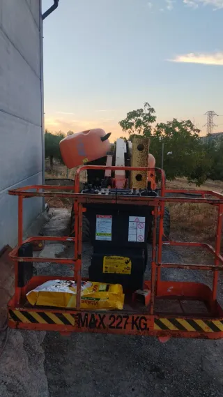 Plataforma Elevadora Articulada. 16 metros.