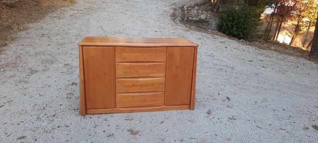 Cómoda de madera de cerezo con espejo