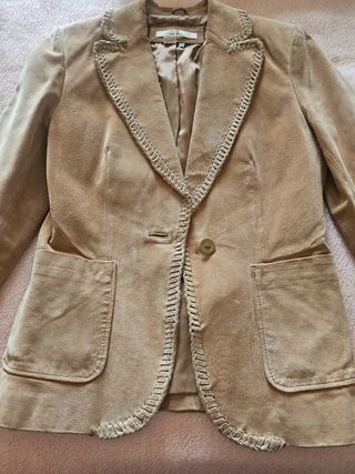 Americana ante mujer beige