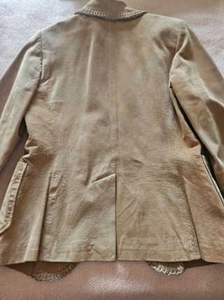 Americana ante mujer beige