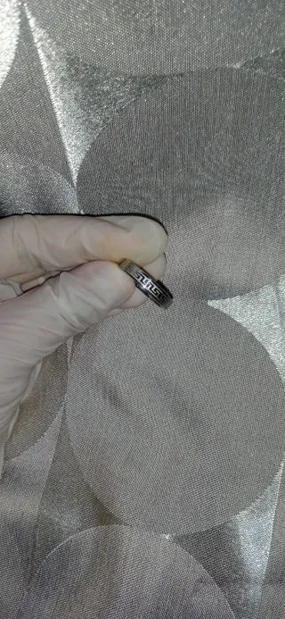 Anillo plateado con diseño griego