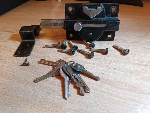 SERRATURA CON BARRA SCURA