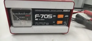 Cargador de Baterías F-705