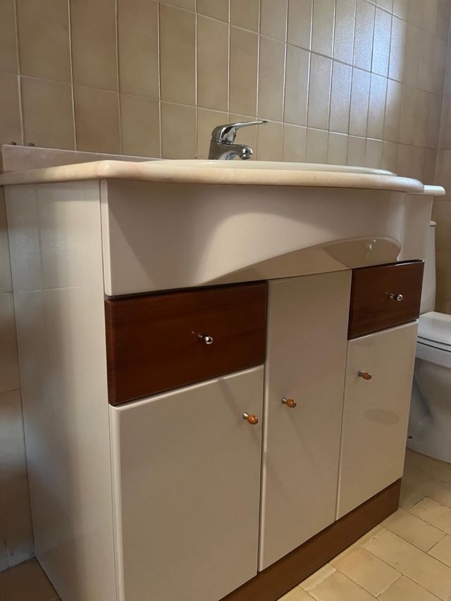 Espejo y mueble lavabo madera