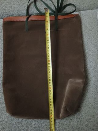 Bolso tote bag  ante marrón con cremallera