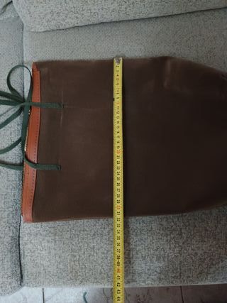 Bolso tote bag  ante marrón con cremallera