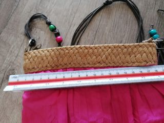 Bolso juvenil rosa con abalorios