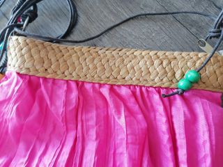 Bolso juvenil rosa con abalorios