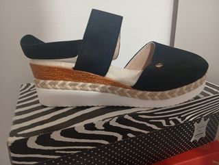 Sandalias cuña verano negras y beige