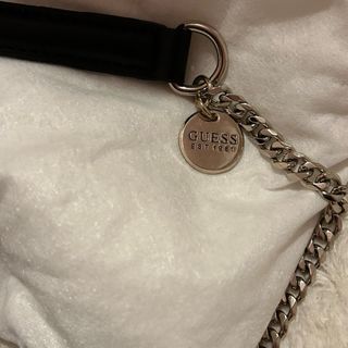 Bolso bombonera bandolera Guess negro