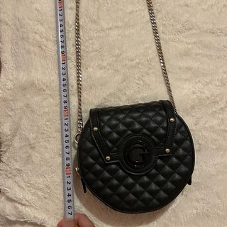 Bolso bombonera bandolera Guess negro
