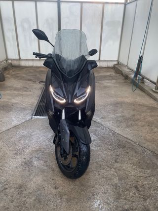 Yamaha XMAX 300