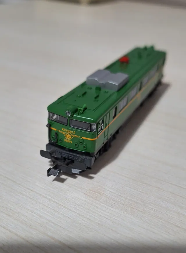 Locomotora Kato 269 Verde