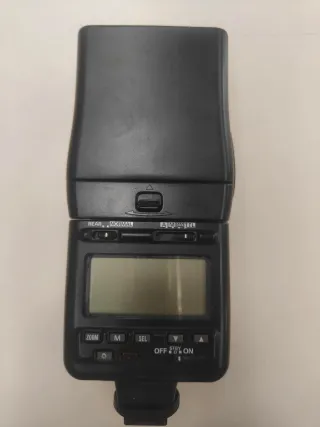 Cámara Analógica Nikon F-501 AF + Flash y objetivo