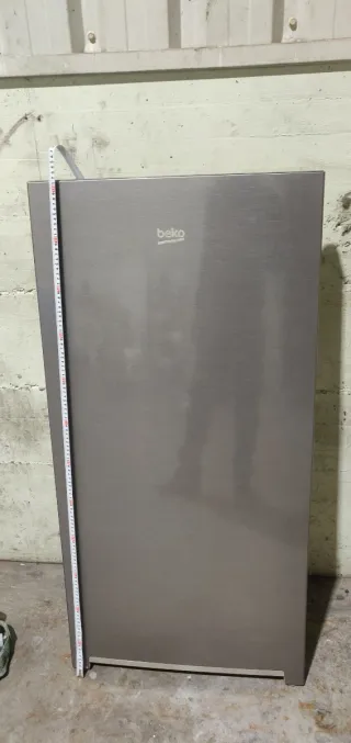 Puerta y cajones nevera Beko