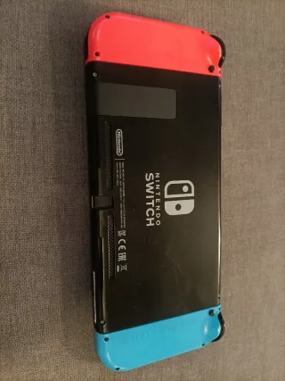 Nintendo Switch con 2 mandos extra