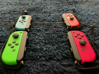 Nintendo Switch con 2 mandos extra
