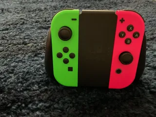 Nintendo Switch con 2 mandos extra