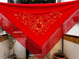 Manton Flamenco Rojo Bordado Dorado