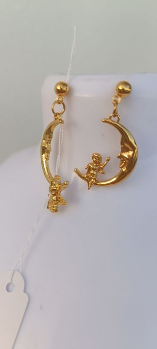 Pendientes de oro con luna y ángel