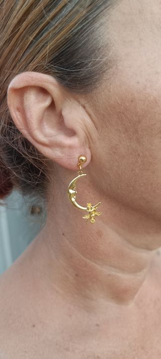 Pendientes de oro con luna y ángel