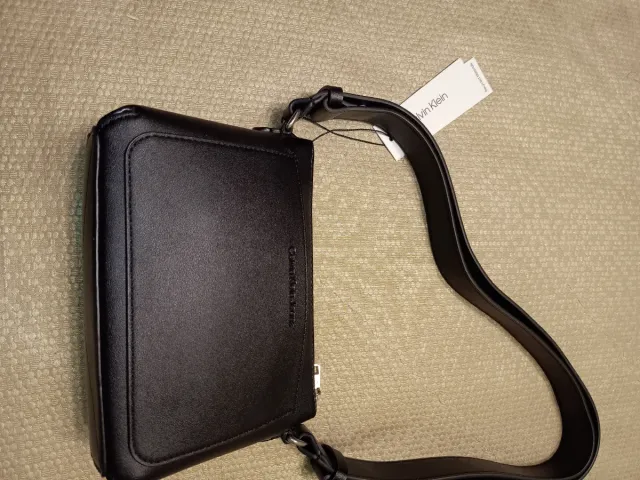 Bolso Calvin Klein Negro y Morado