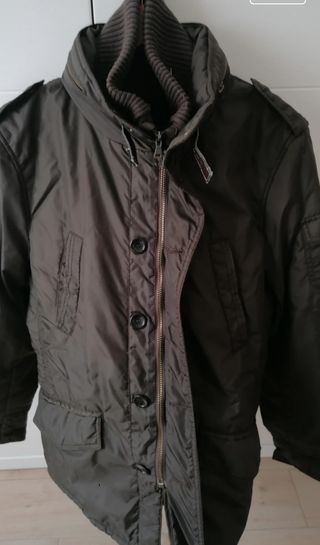 Chaqueta Zara verde militar acolchada