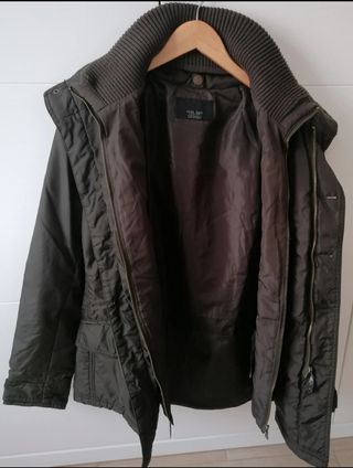 Chaqueta Zara verde militar acolchada