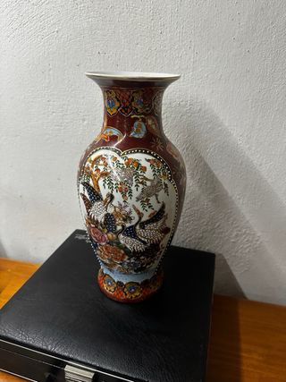 Jarrón de porcelana vintage con grullas