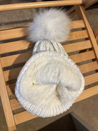Gorro de lana blanco con pompón