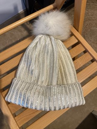 Gorro de lana blanco con pompón